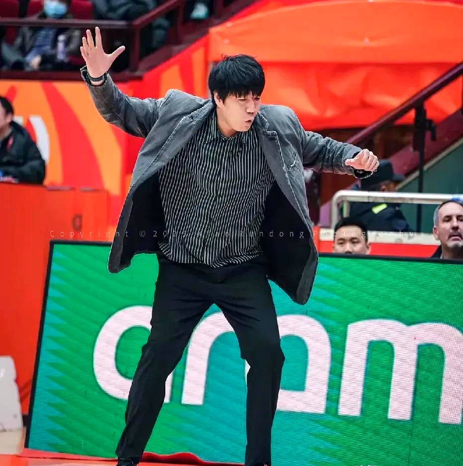 转会期突围战来临，山东男篮围绕CBA季后赛止住颓势，气氛紧张，轮换策略成焦点的简单介绍-九游登录入口